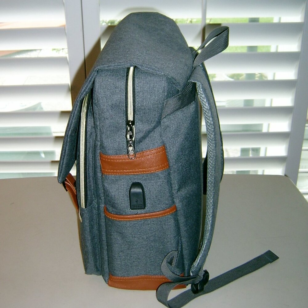 Modoker Laptop Backpack, NEW WITHOUT TAG